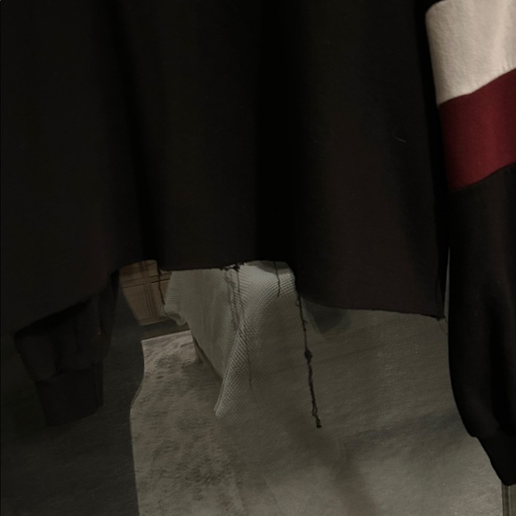 Colorblock Cropped & Distressed Crewneck - Picture 3 of 3